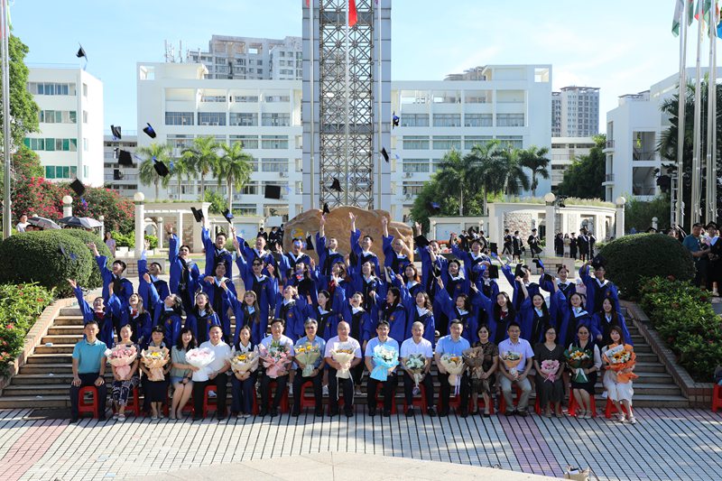 2023届公共卫生专业硕士毕业合影。mg4355线路检测官网供图