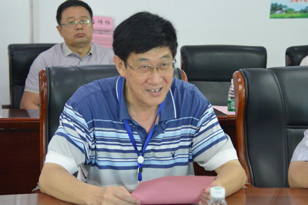 陈志斌副院长代表学校对客人的到来表示欢迎并简单介绍了学校的基本情况_缩小大小.JPG
