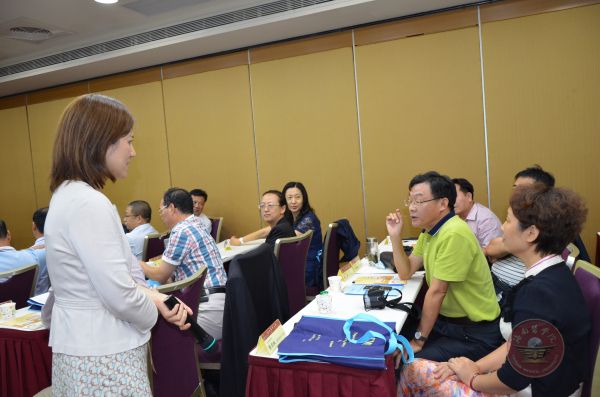 课堂上学员们踊跃提问6089.jpg